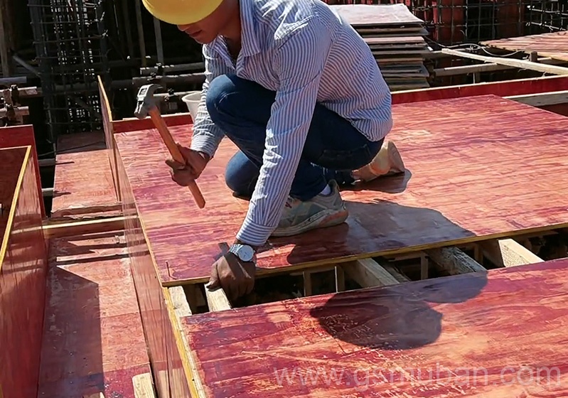 行業(yè)領(lǐng)先,值得信賴的木模板廠家! 行業(yè)領(lǐng)先,值得信賴的木模板廠家!